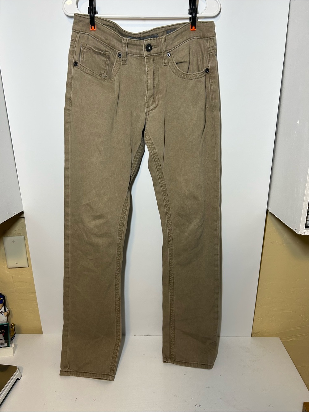 Classic Men's Khaki Straight-Leg Jeans bke Jake